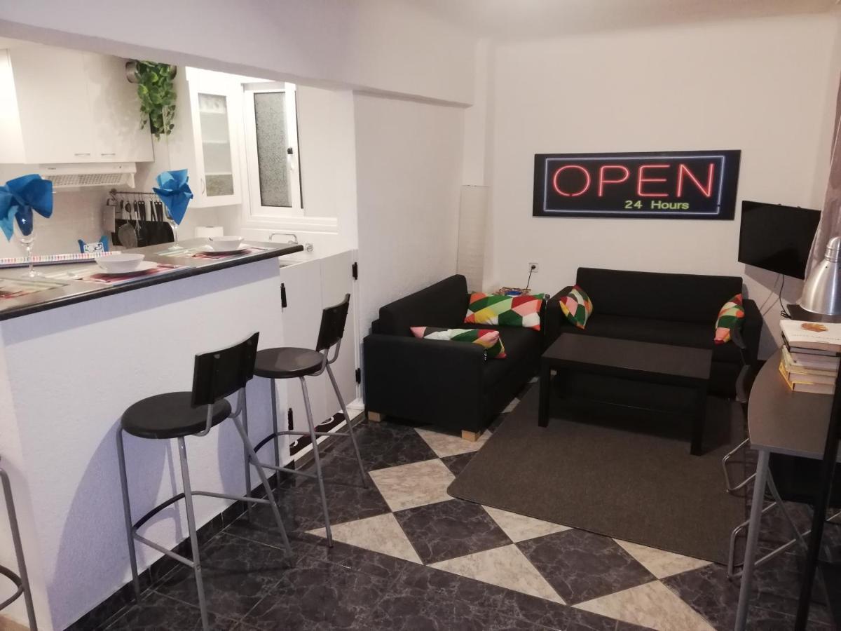 Ellanikou Apartment In Pankrati Vipgreece アテネ エクステリア 写真